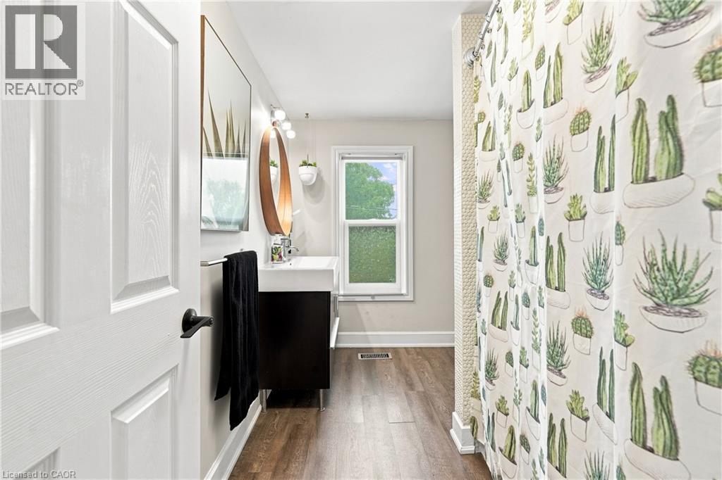 4313 Central Avenue, Lincoln, ON - Indoor Photo Showing Bathroom