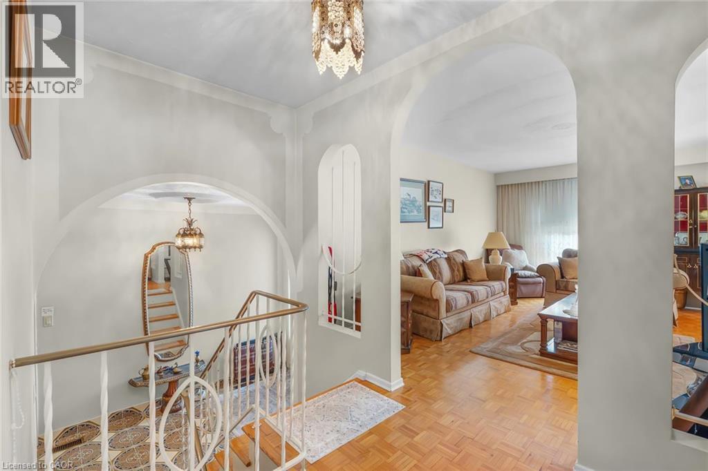 591 Mohawk Road W, Hamilton, ON - Indoor Photo Showing Other Room
