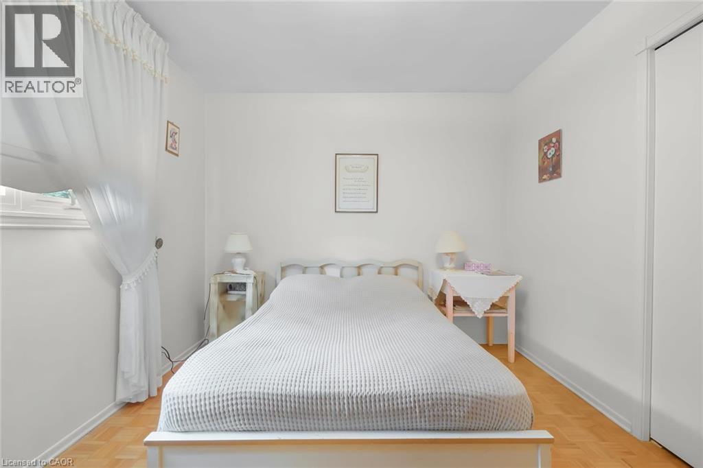 591 Mohawk Road W, Hamilton, ON - Indoor Photo Showing Bedroom