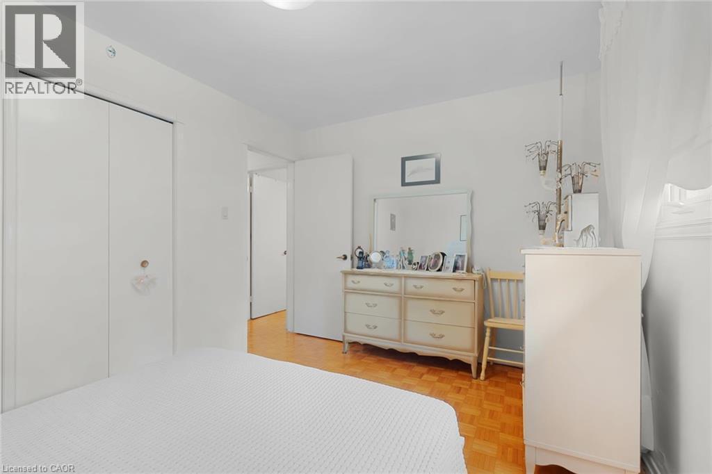 591 Mohawk Road W, Hamilton, ON - Indoor Photo Showing Bedroom