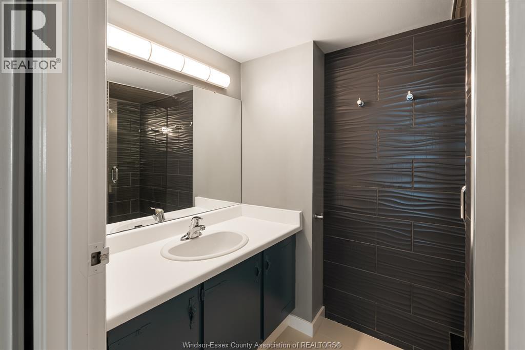 380 Pellissier Avenue Unit# 706, Windsor, ON - Indoor Photo Showing Bathroom