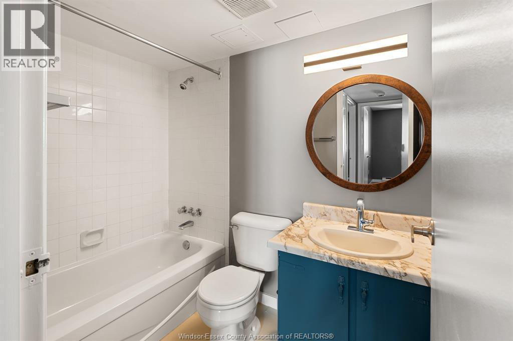 380 Pellissier Avenue Unit# 706, Windsor, ON - Indoor Photo Showing Bathroom