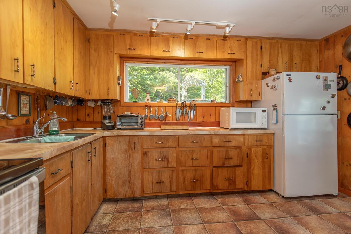 390-406 Highway 308, Morris Island, NS - Indoor Photo Showing Kitchen With Double Sink
