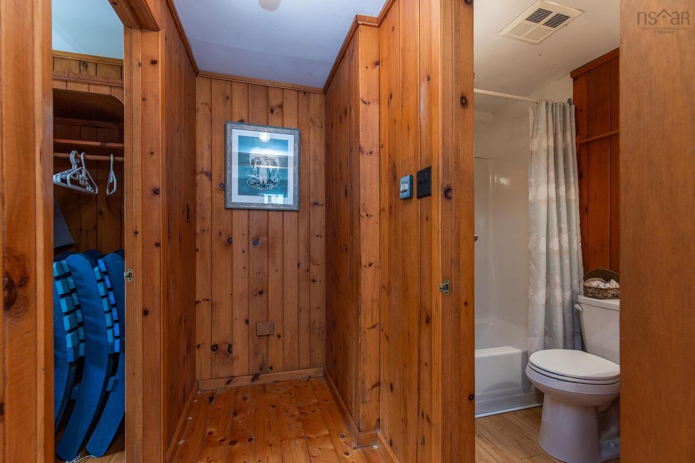 390-406 Highway 308, Morris Island, NS - Indoor Photo Showing Bathroom