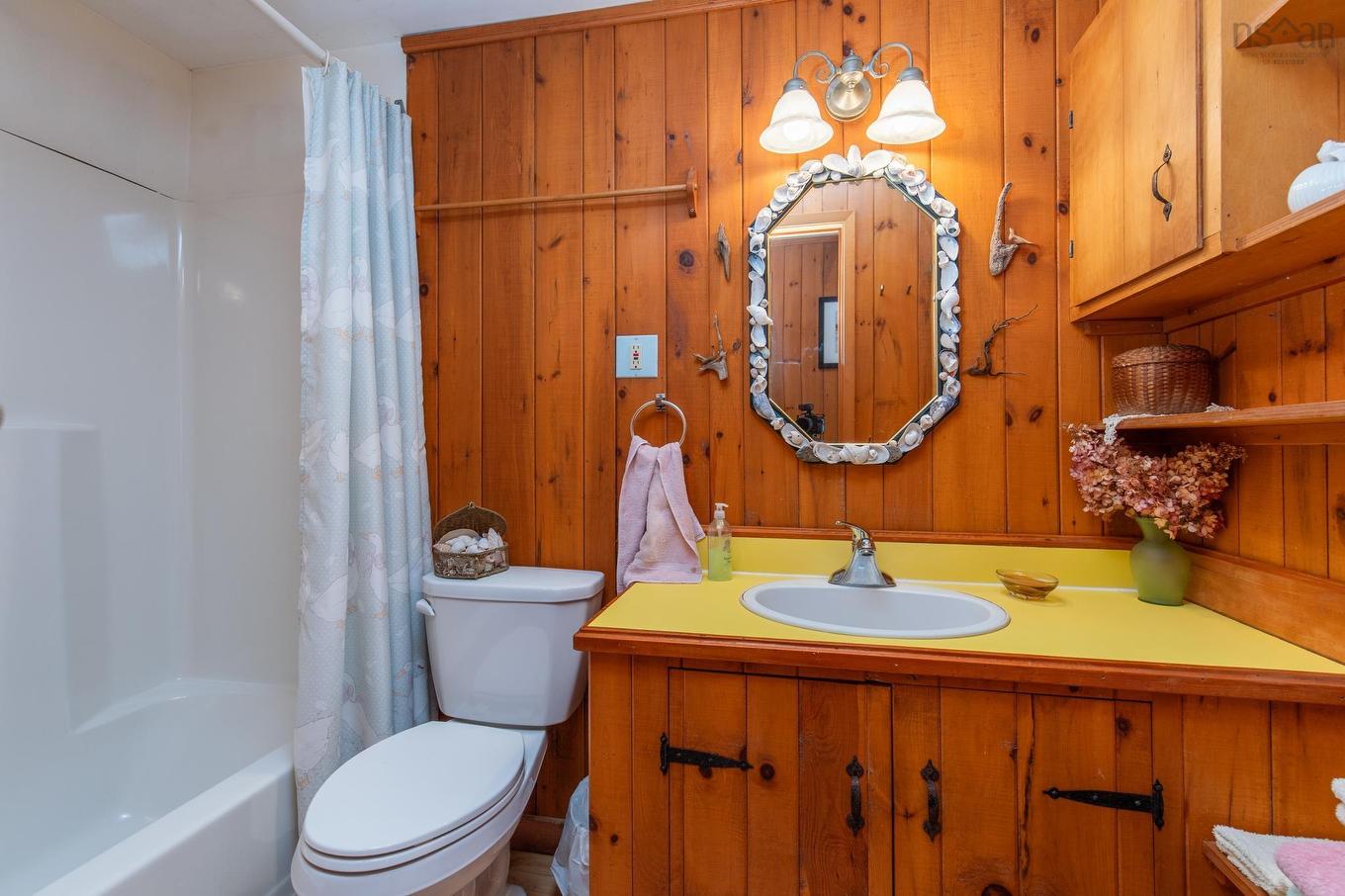 390-406 Highway 308, Morris Island, NS - Indoor Photo Showing Bathroom