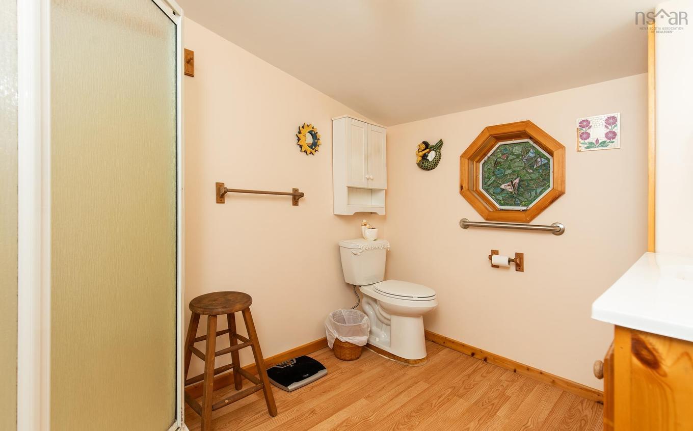 390-406 Highway 308, Morris Island, NS - Indoor Photo Showing Bathroom