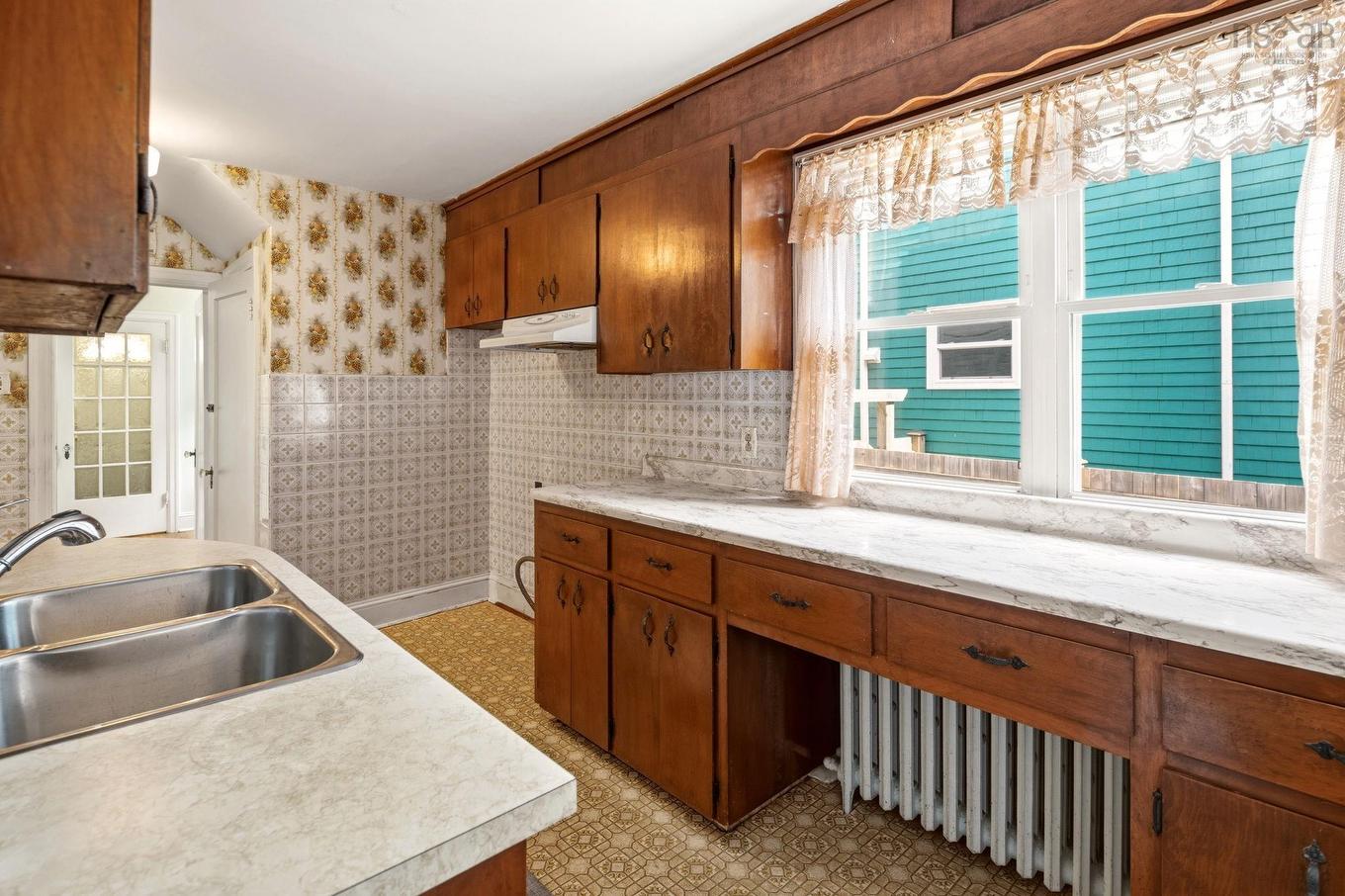 828 Bridges Street, Halifax, NS - Indoor Photo Showing Kitchen With Double Sink