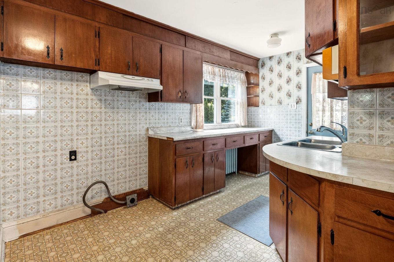 828 Bridges Street, Halifax, NS - Indoor Photo Showing Kitchen With Double Sink