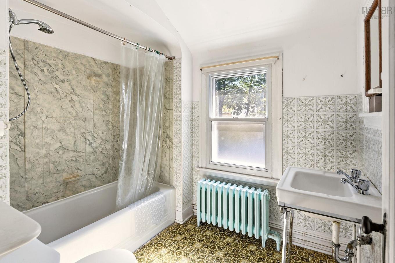 828 Bridges Street, Halifax, NS - Indoor Photo Showing Bathroom