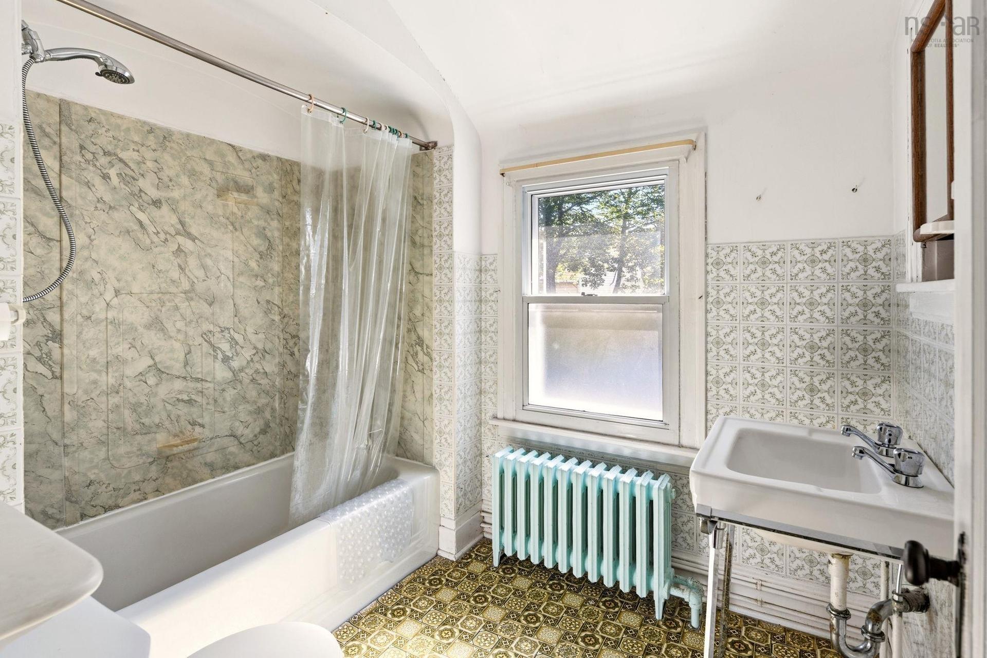 828 Bridges Street, Halifax, NS - Indoor Photo Showing Bathroom