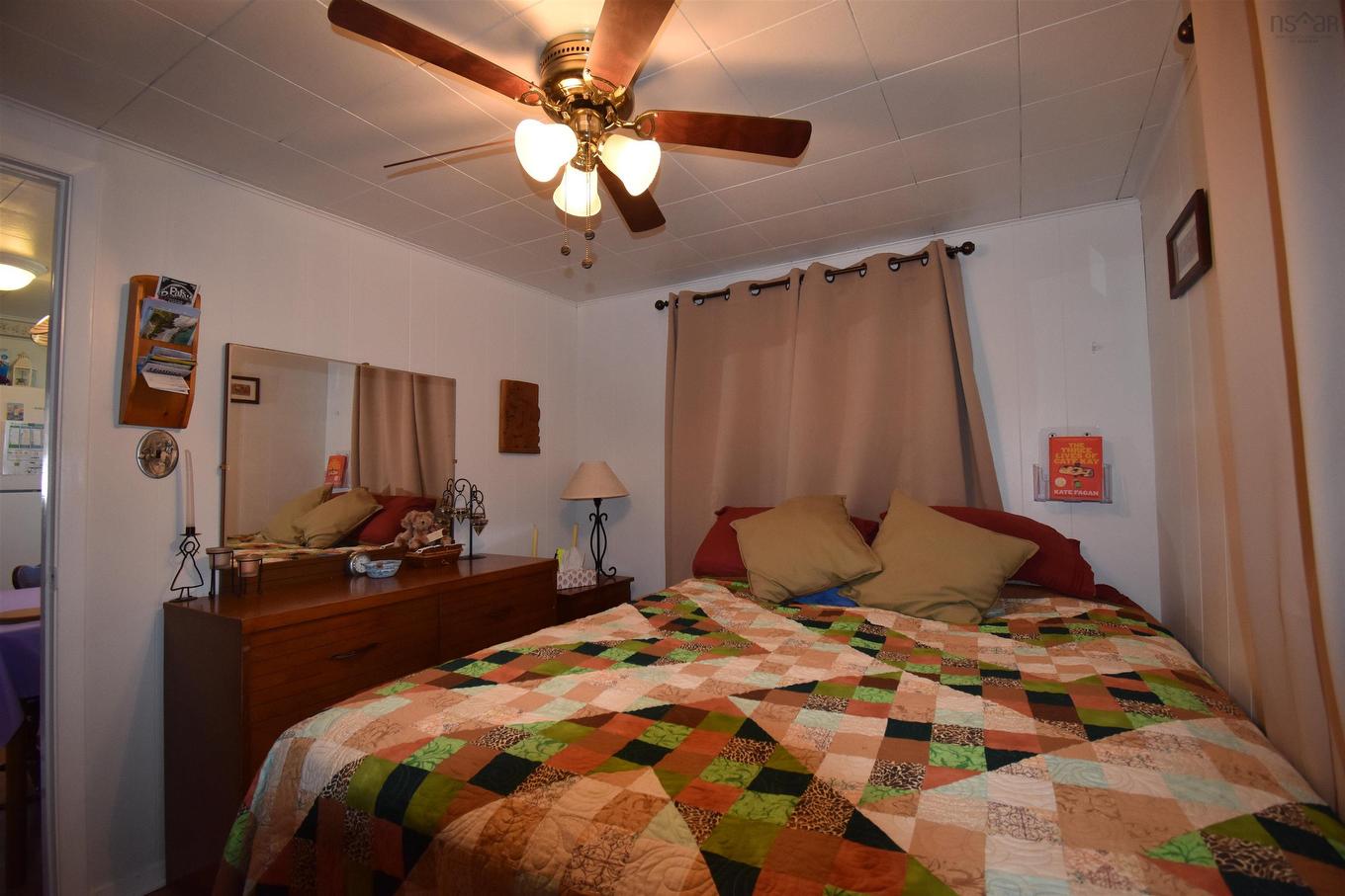 4540 Highway 2, Upper Economy, NS - Indoor Photo Showing Bedroom