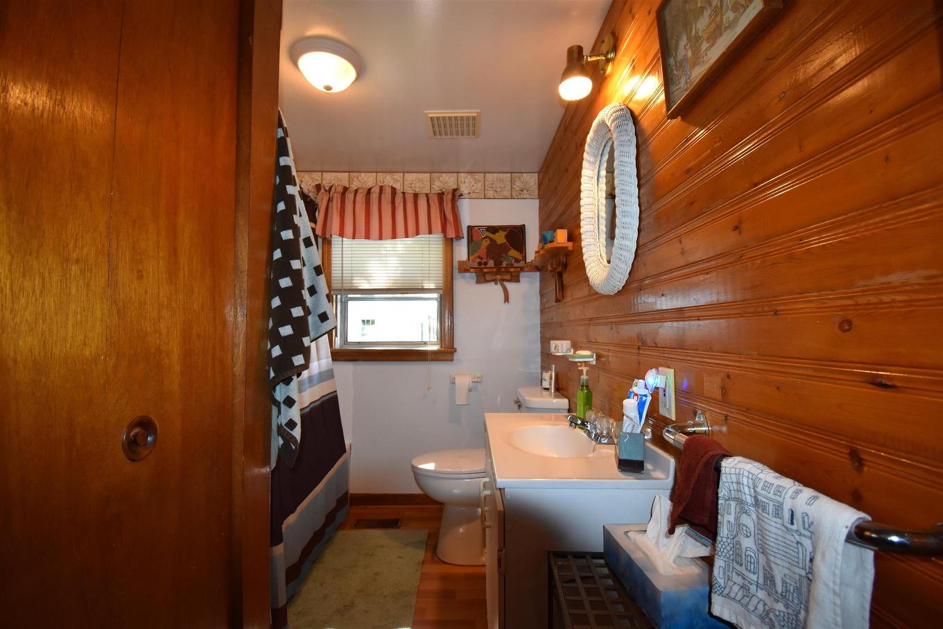 4540 Highway 2, Upper Economy, NS - Indoor Photo Showing Bathroom