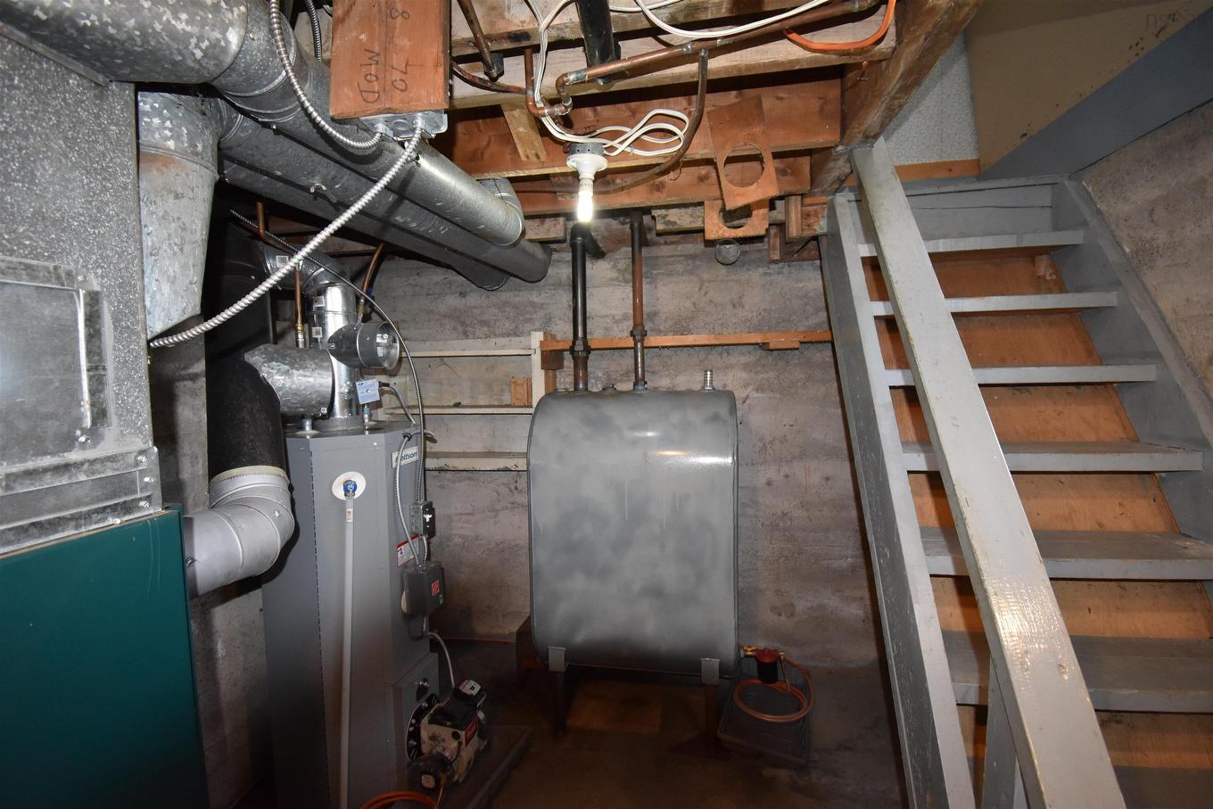 4540 Highway 2, Upper Economy, NS - Indoor Photo Showing Basement