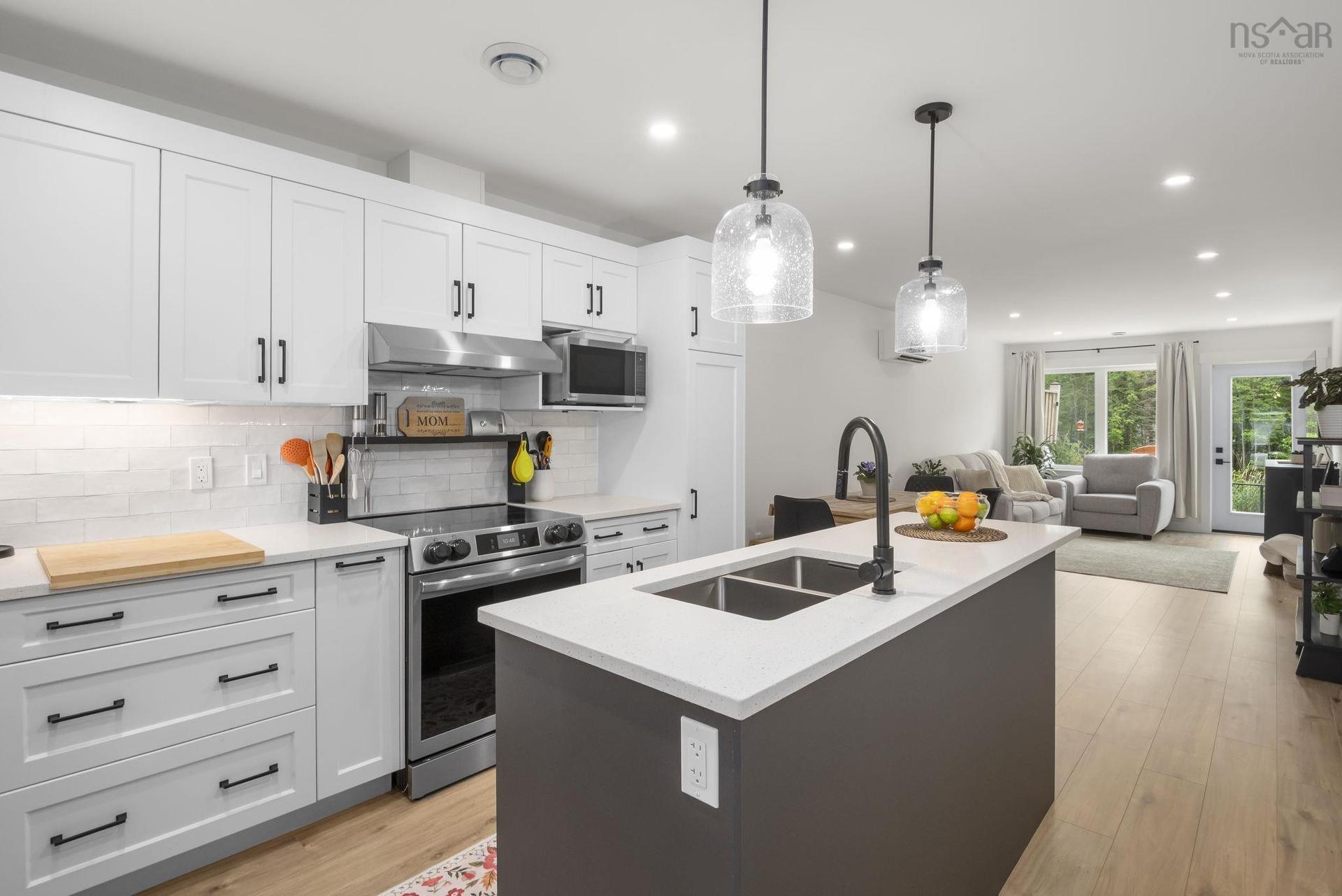 18 Jessome Avenue, Lantz, NS - Indoor Photo Showing Kitchen With Double Sink With Upgraded Kitchen