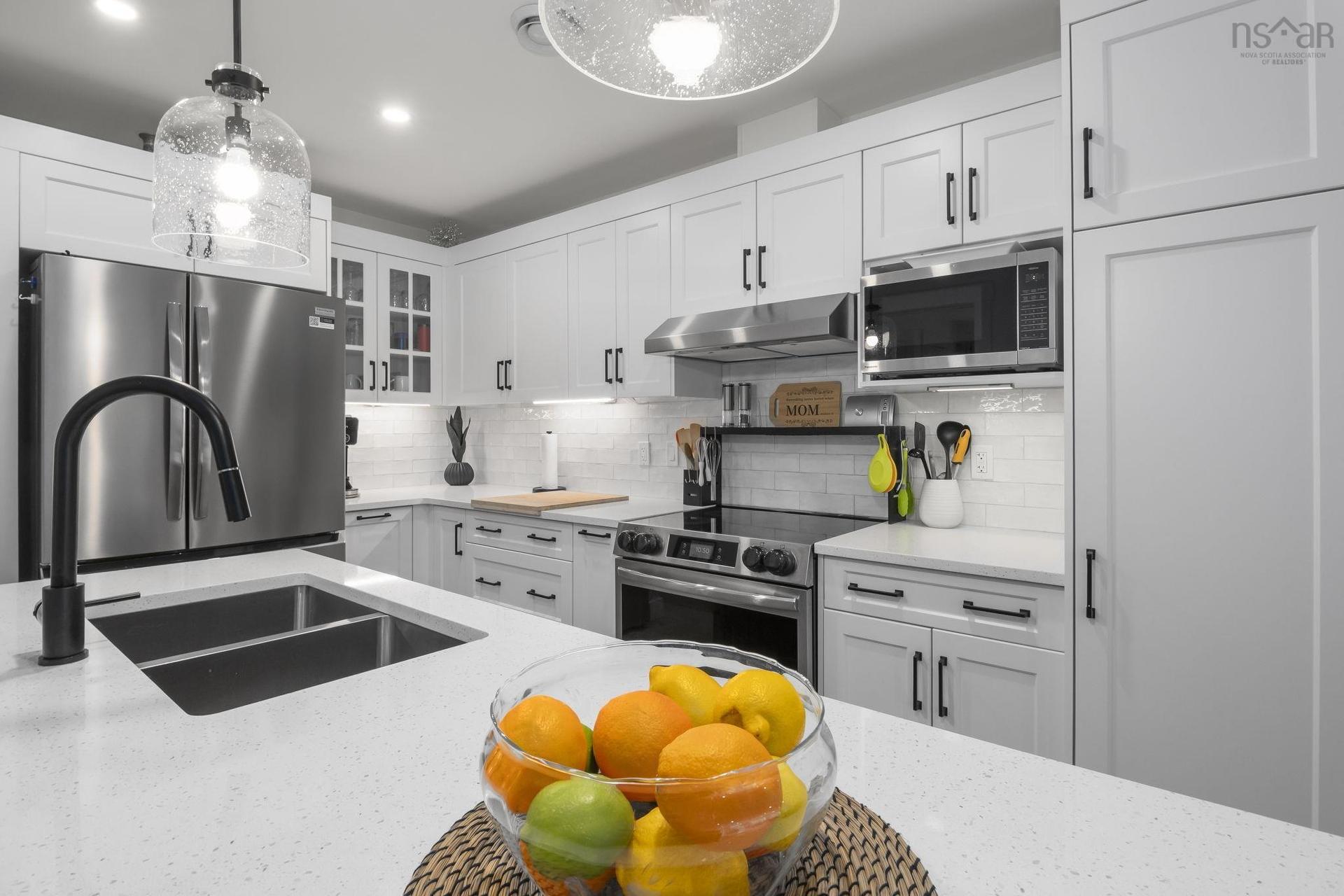 18 Jessome Avenue, Lantz, NS - Indoor Photo Showing Kitchen With Double Sink With Upgraded Kitchen