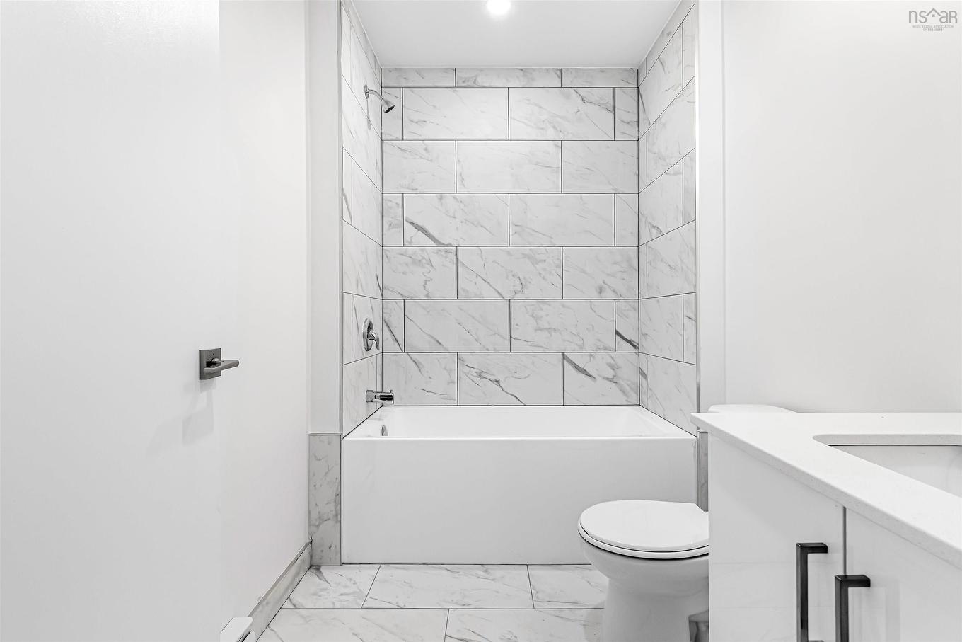 54 Heckman Avenue, Bridgewater, NS - Indoor Photo Showing Bathroom