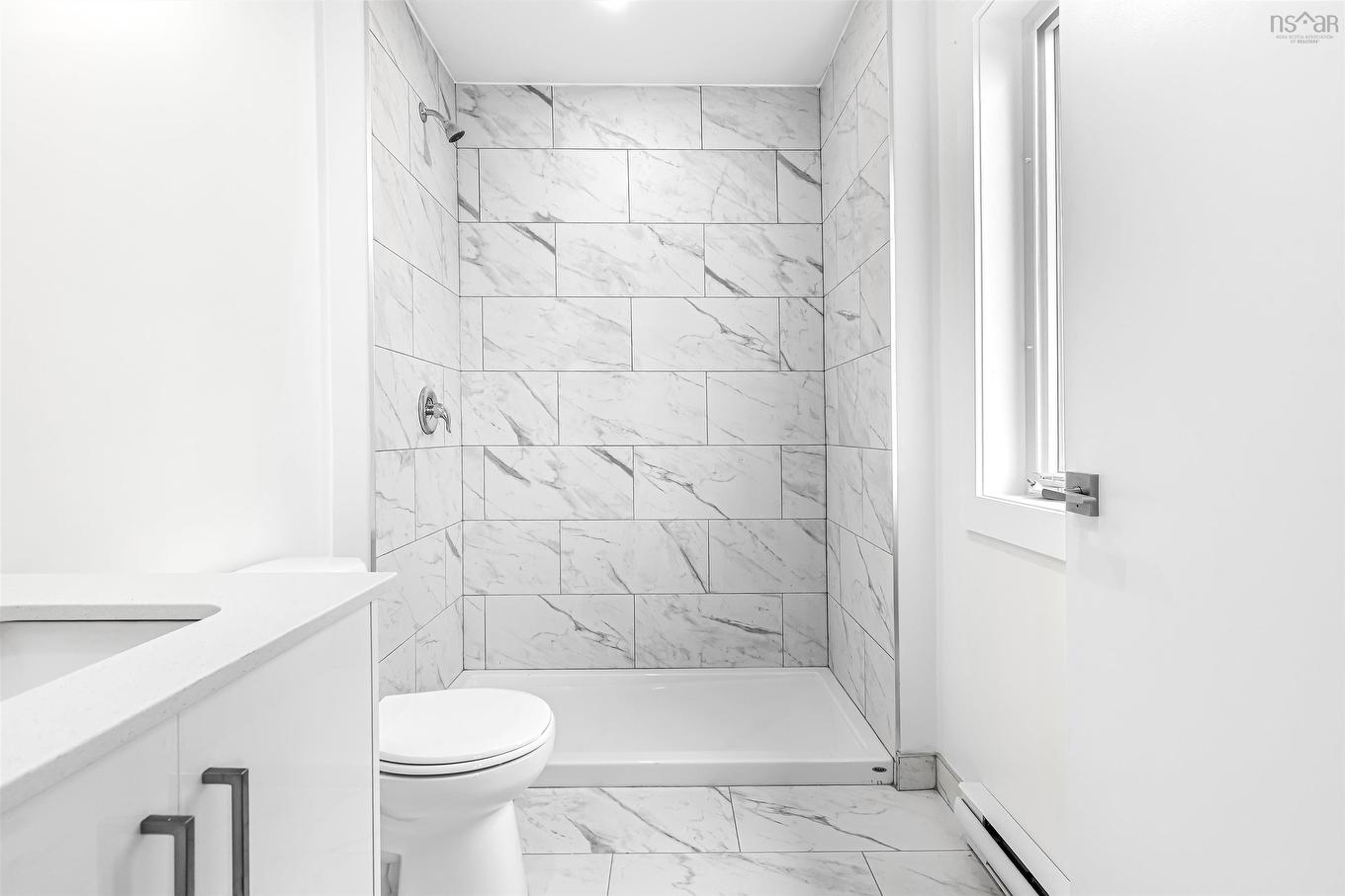 54 Heckman Avenue, Bridgewater, NS - Indoor Photo Showing Bathroom