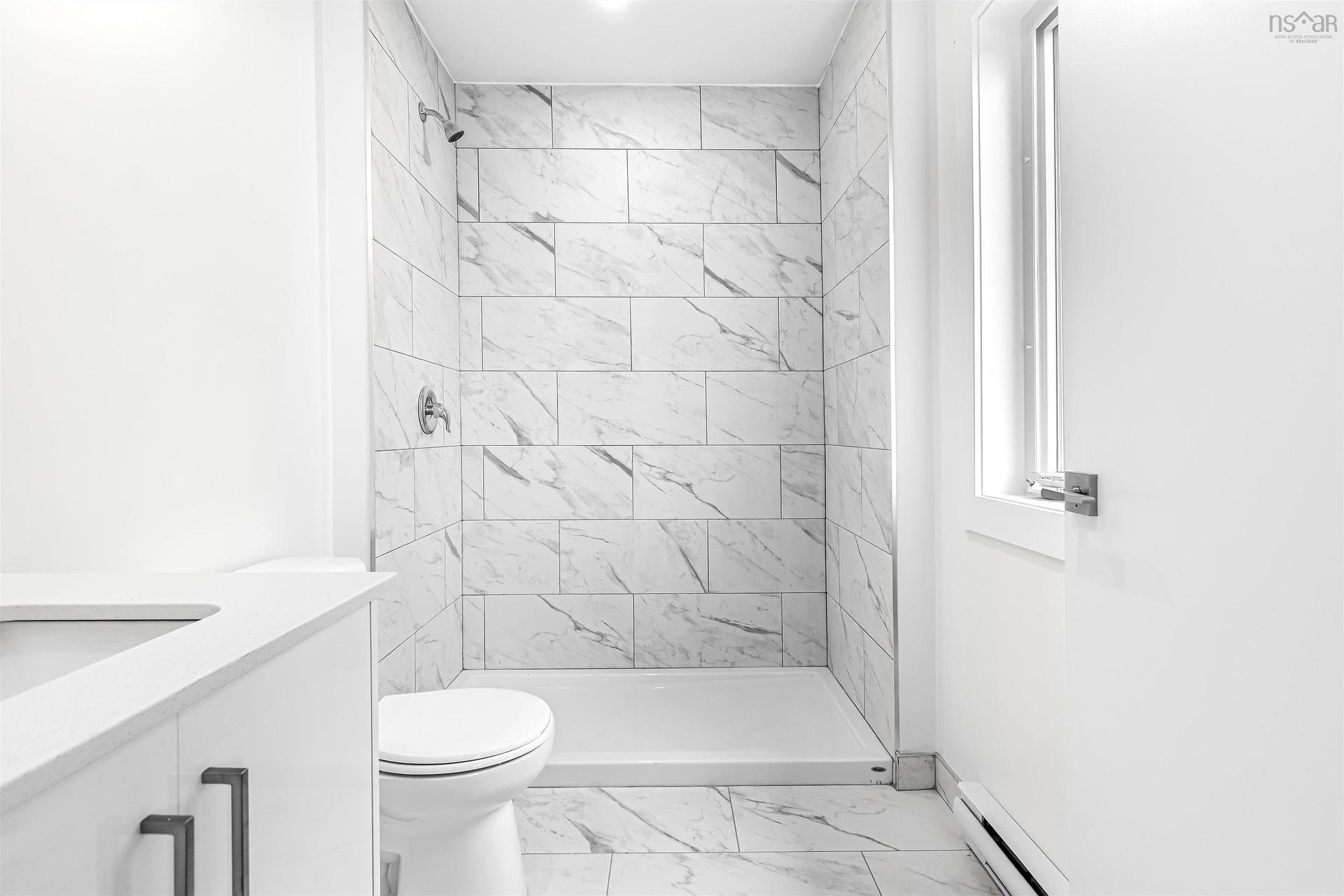 54 Heckman Avenue, Bridgewater, NS - Indoor Photo Showing Bathroom