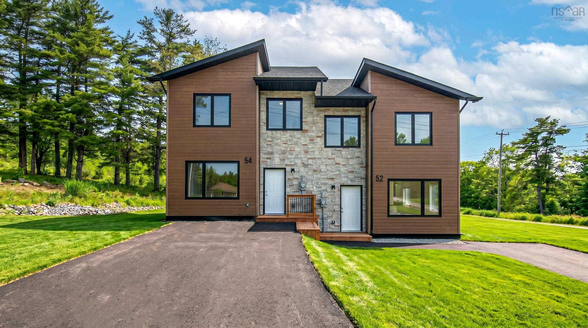 54 Heckman Avenue, Bridgewater, NS - Outdoor