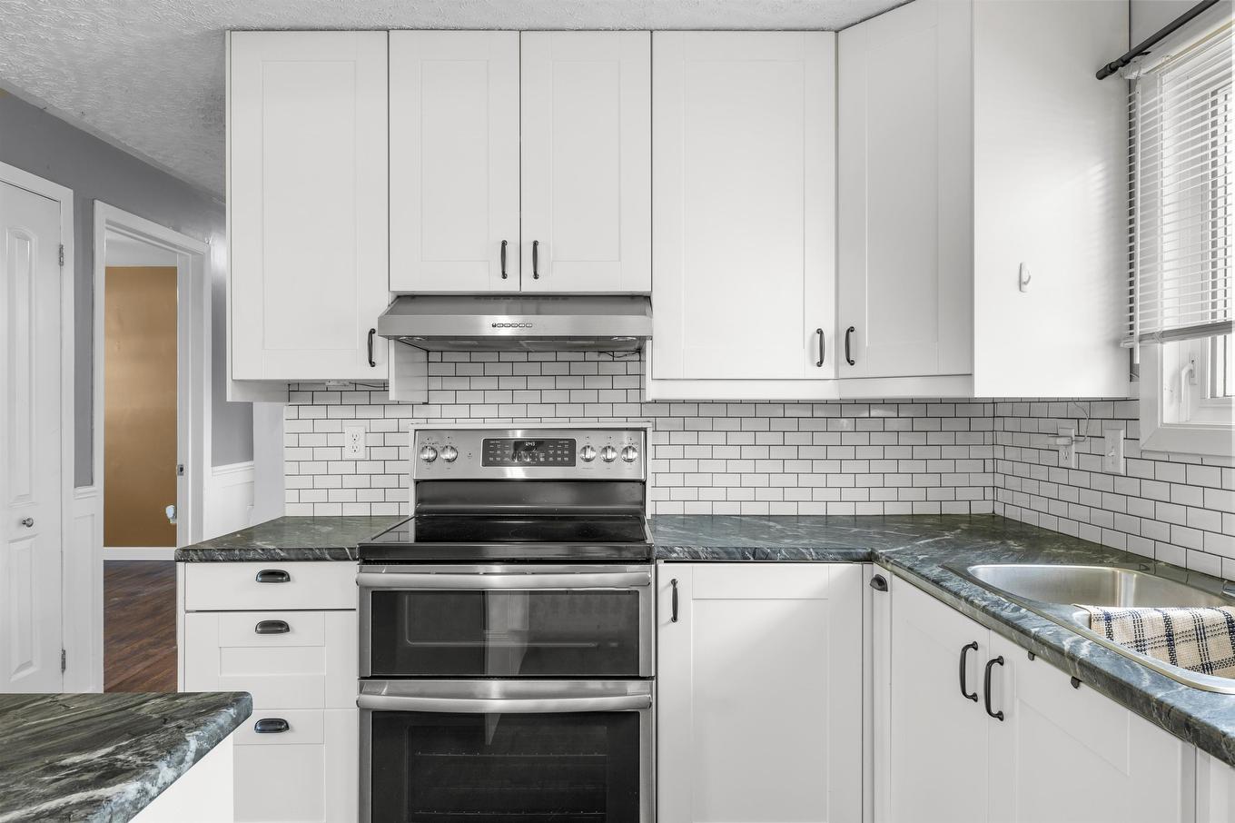 615 Brackley Point Road, Brackley, PE - Indoor Photo Showing Kitchen With Double Sink With Upgraded Kitchen
