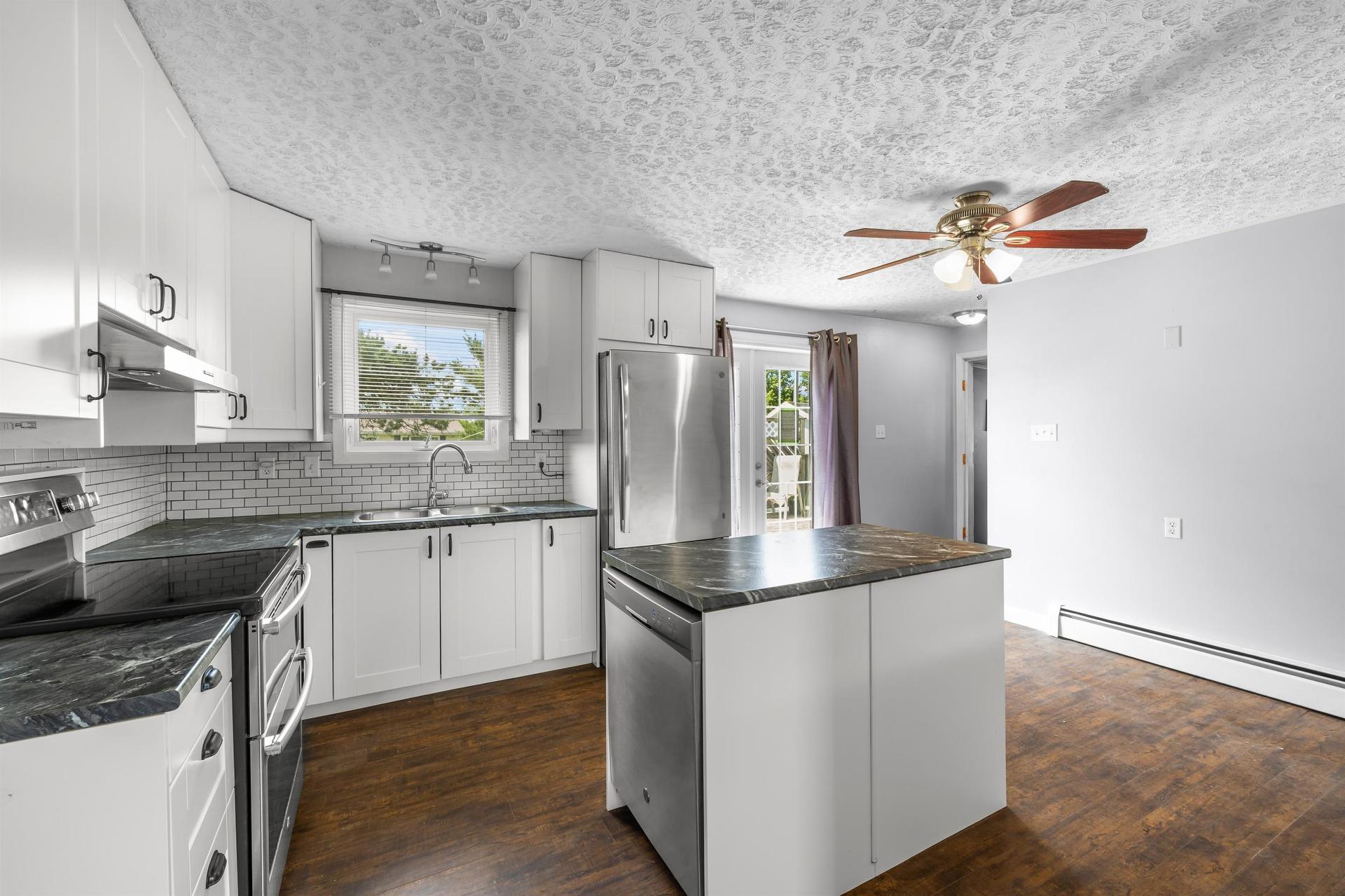 615 Brackley Point Road, Brackley, PE - Indoor Photo Showing Kitchen With Upgraded Kitchen