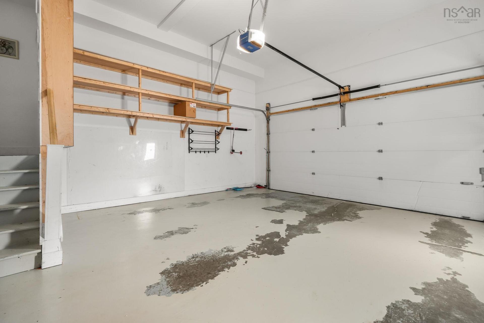 382 Starboard Drive, Halifax, NS - Indoor Photo Showing Garage