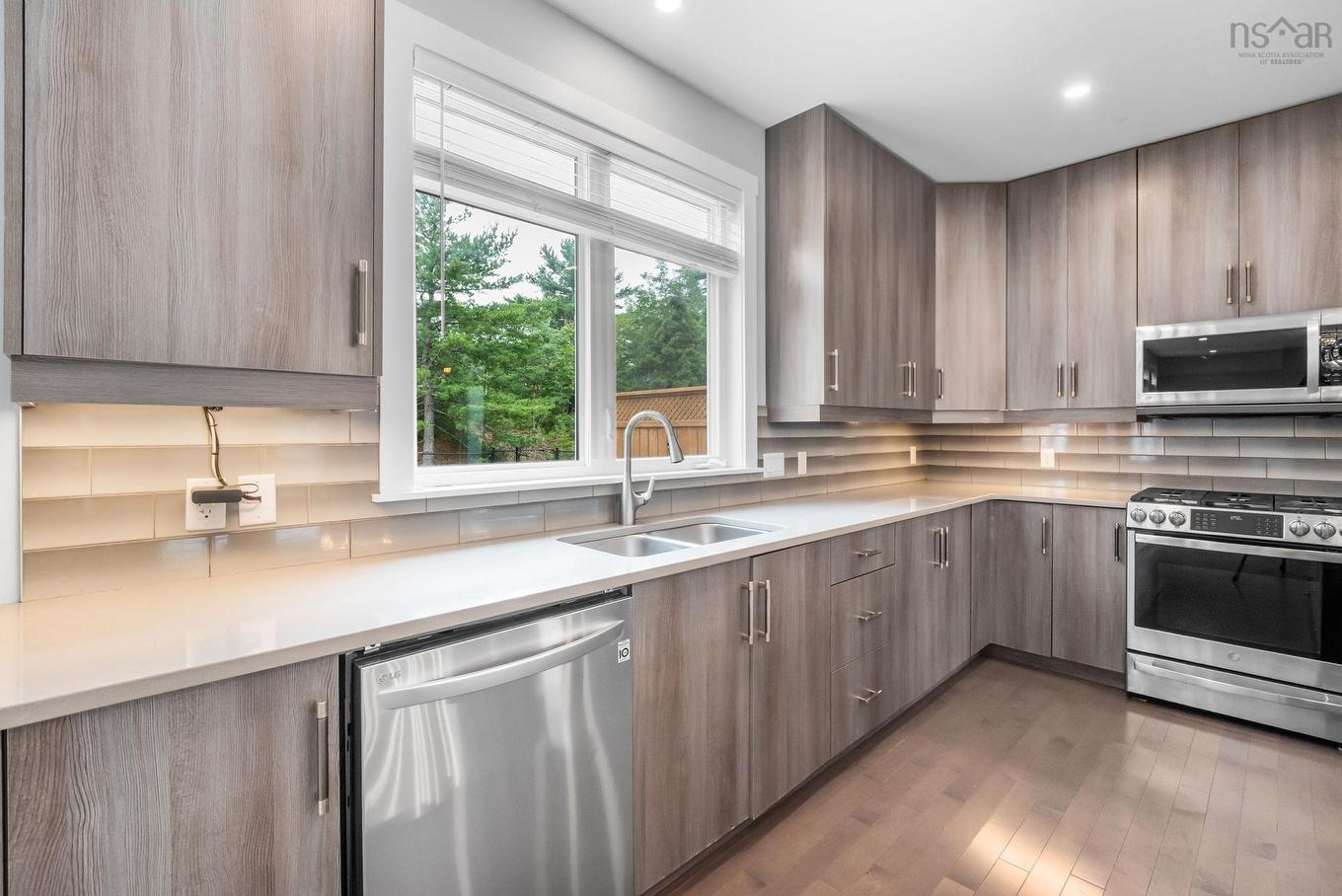 382 Starboard Drive, Halifax, NS - Indoor Photo Showing Kitchen With Double Sink