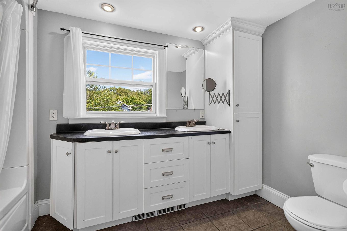 107 Herring Cove Road, Halifax, NS - Indoor Photo Showing Bathroom