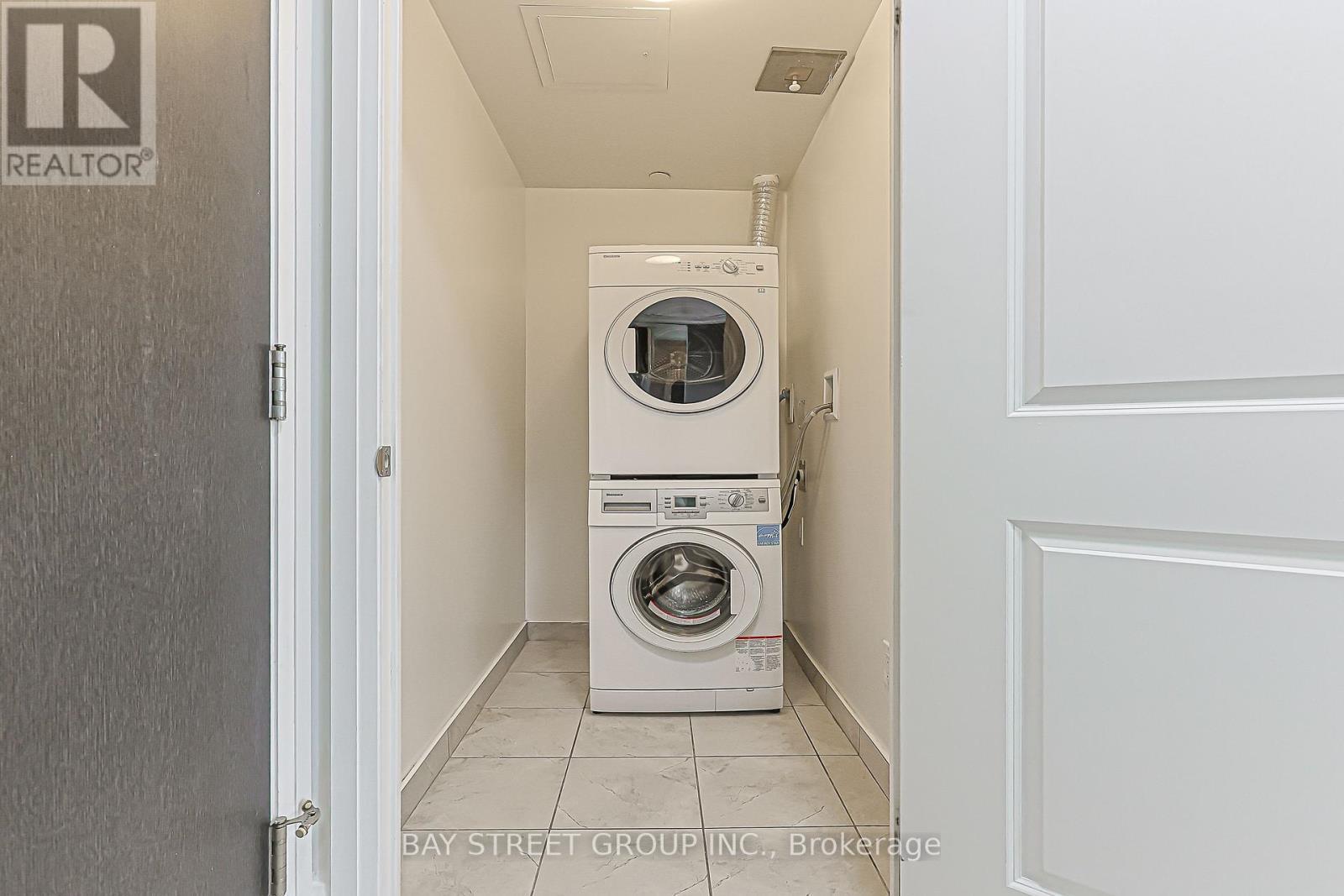 603 - 3600 Highway 7 Road, Vaughan, ON - Indoor Photo Showing Laundry Room