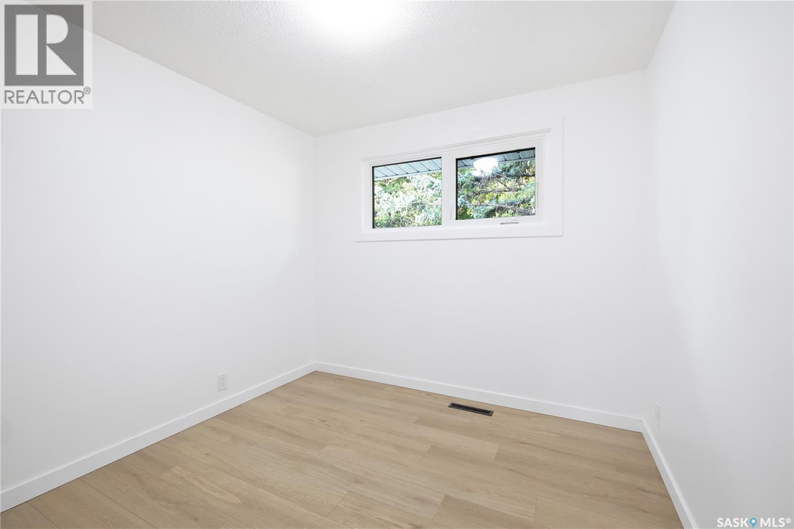 34 Ottawa Place, Regina, SK - Indoor Photo Showing Other Room