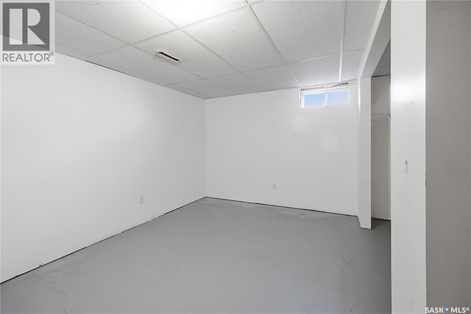 34 Ottawa Place, Regina, SK - Indoor