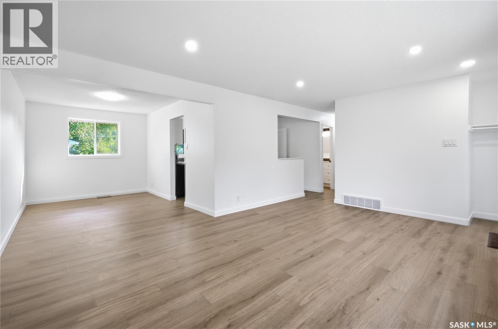34 Ottawa Place, Regina, SK - Indoor