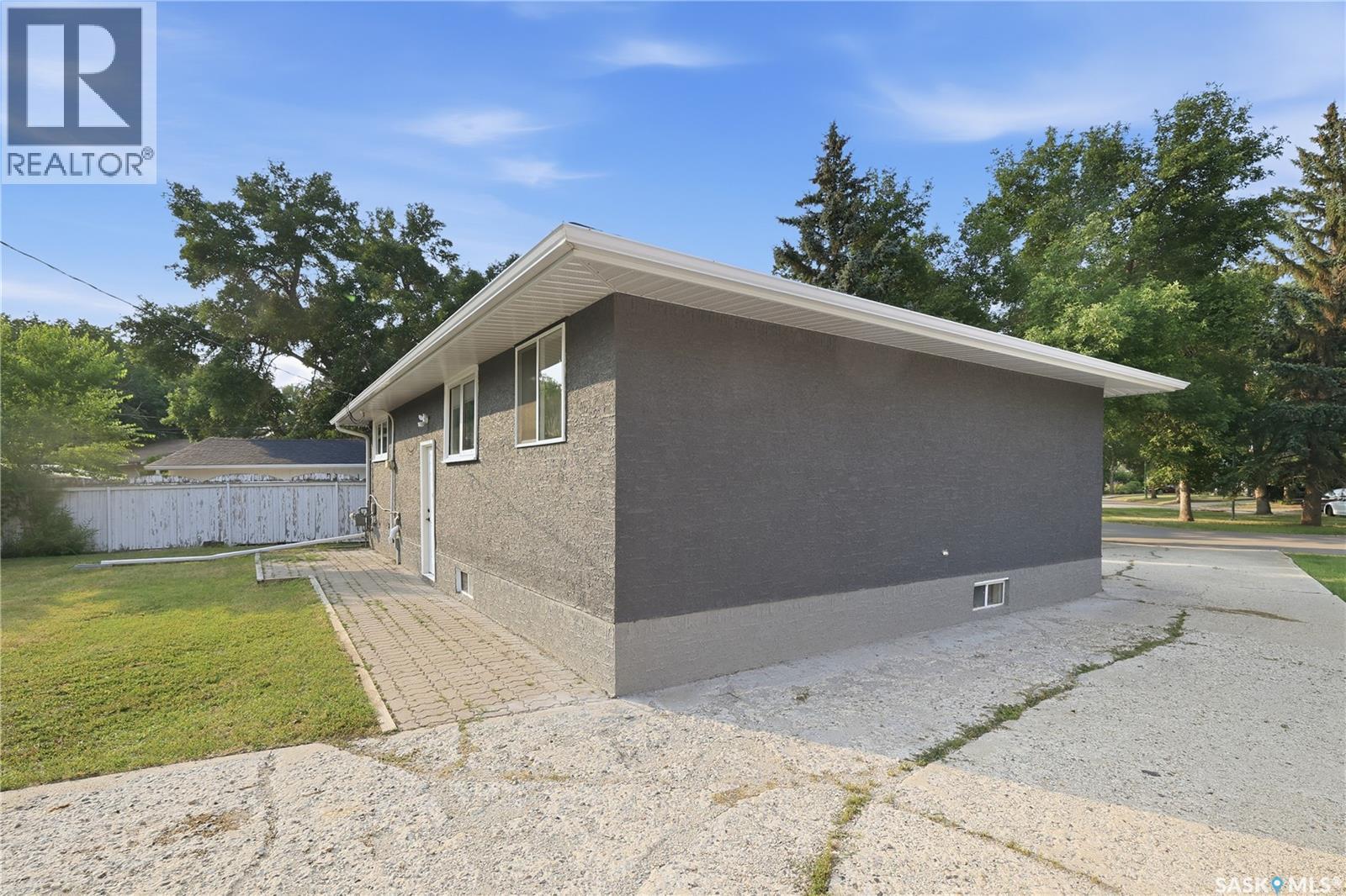 34 Ottawa Place, Regina, SK - Outdoor With Exterior