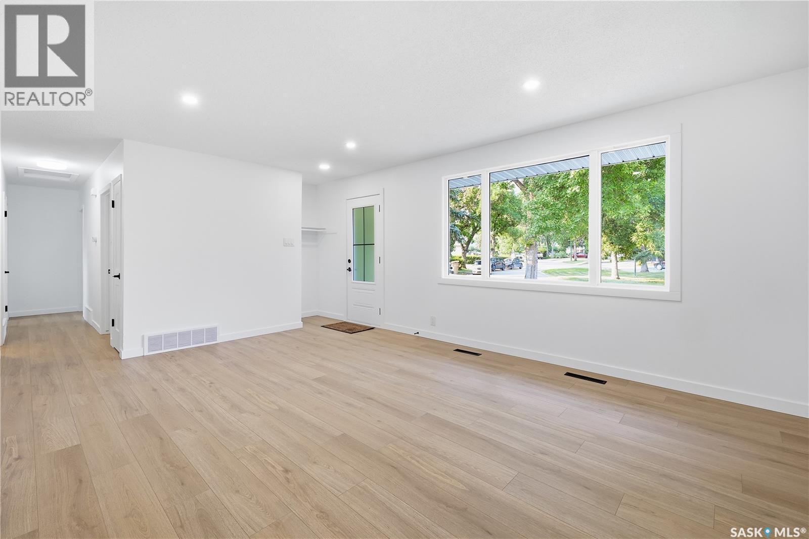 34 Ottawa Place, Regina, SK - Indoor Photo Showing Other Room