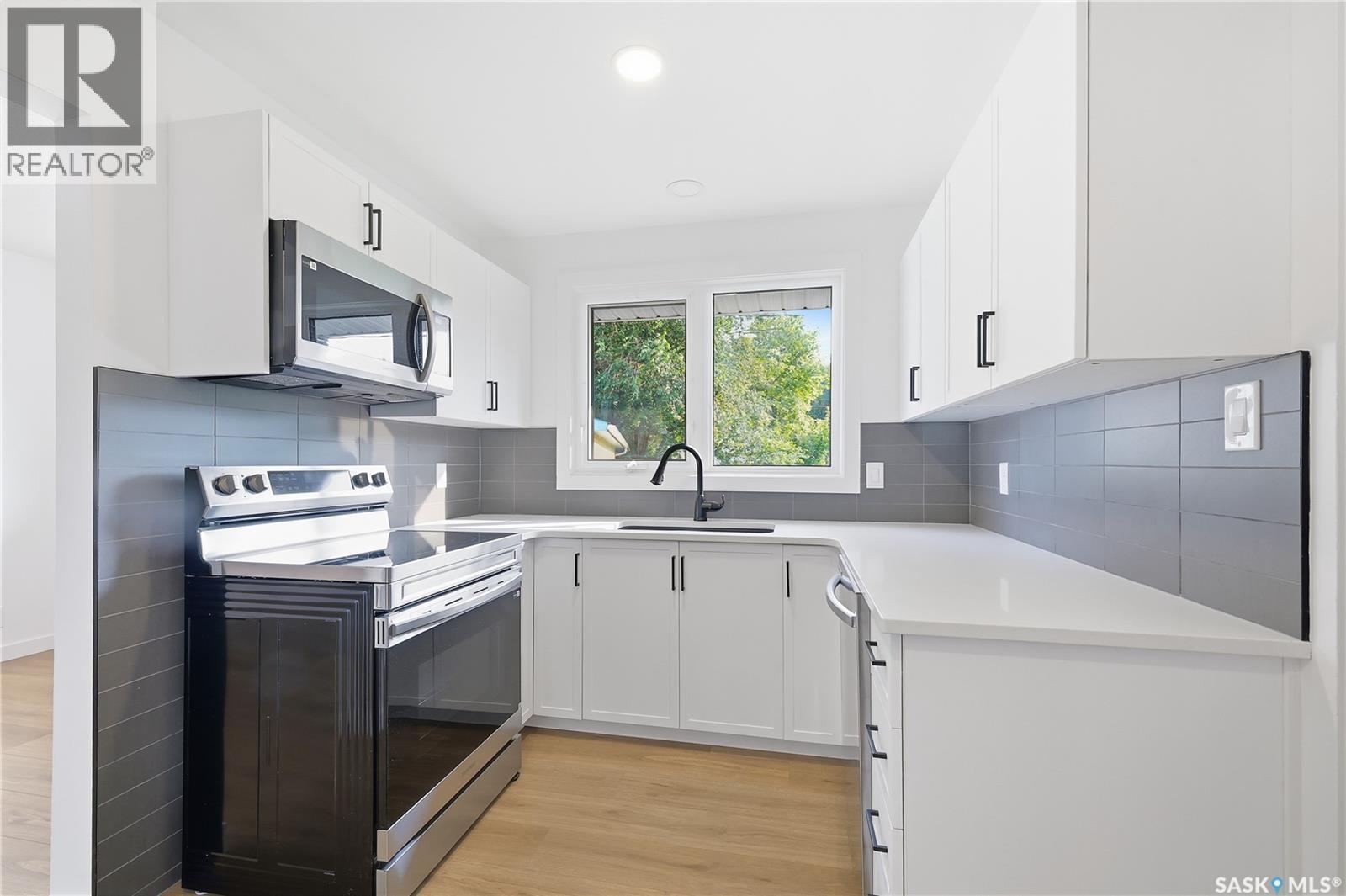 34 Ottawa Place, Regina, SK - Indoor Photo Showing Kitchen