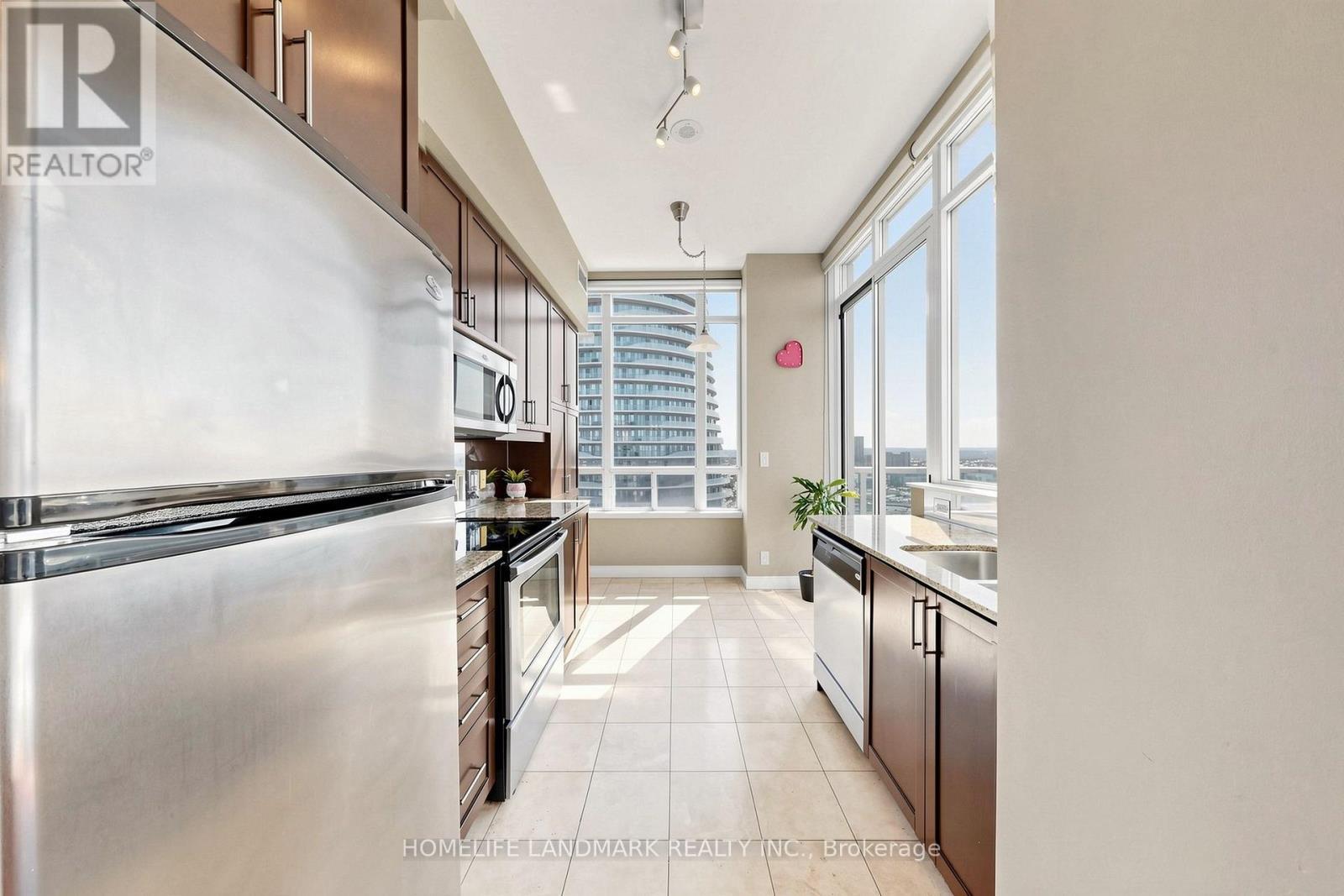 3508 - 80 Absolute Avenue, Mississauga, ON - Indoor Photo Showing Kitchen
