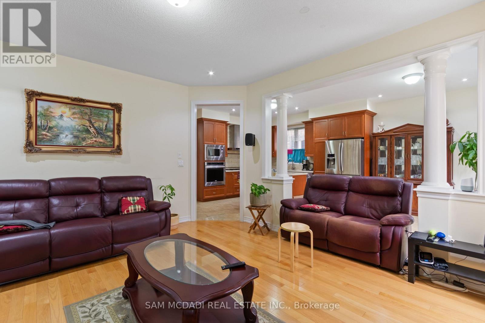 80 Durango Drive, Brampton, ON - Indoor Photo Showing Living Room