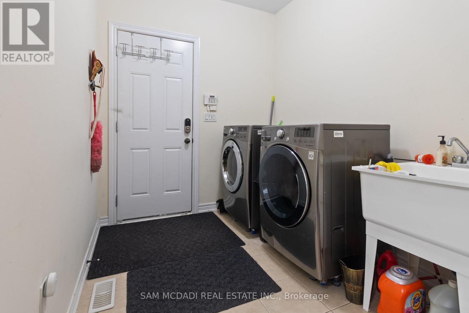 80 Durango Drive, Brampton, ON - Indoor Photo Showing Laundry Room