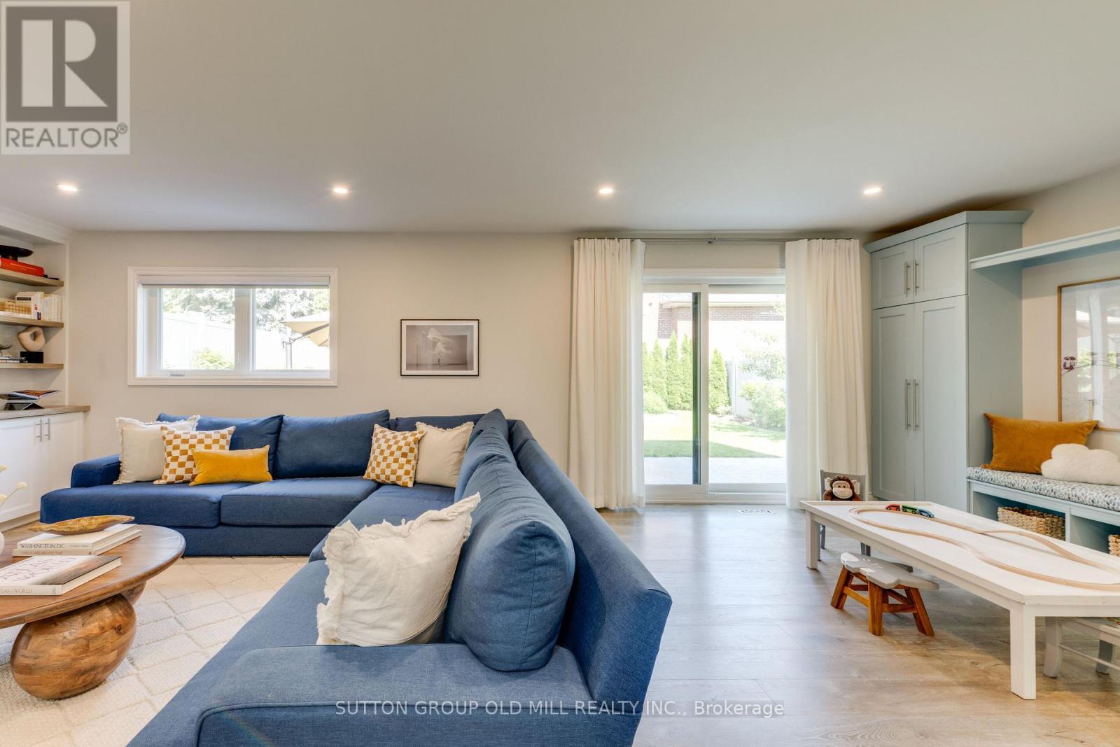 Ground floor family room with walk-out to yard - 85 Bonnyview Drive, Toronto, ON - Indoor Photo Showing Living Room