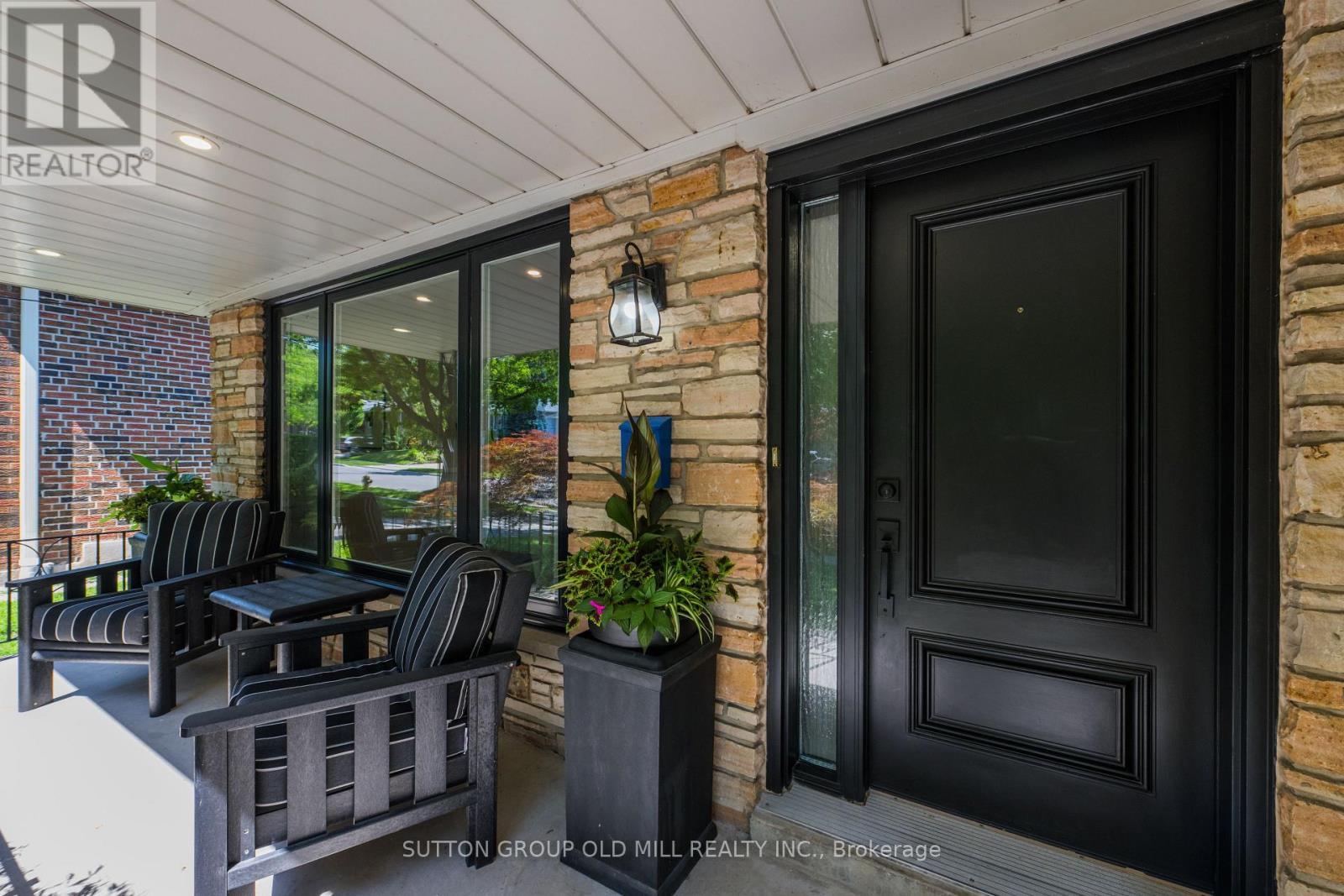 Covered front porch - 85 Bonnyview Drive, Toronto, ON - With Fireplace With Exterior