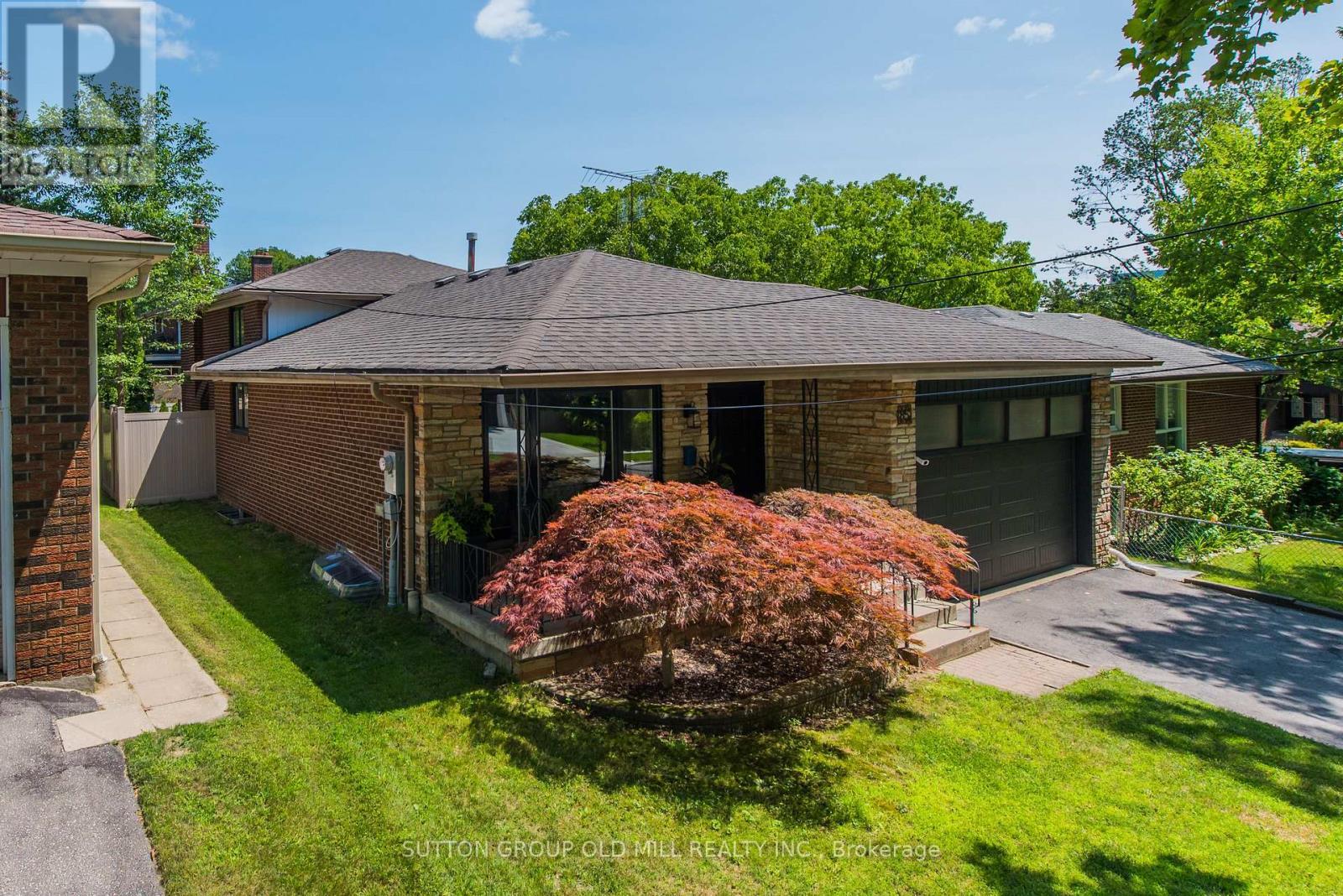 4-level backsplit w. 2500+ sq ft of living space - 85 Bonnyview Drive, Toronto, ON - Outdoor