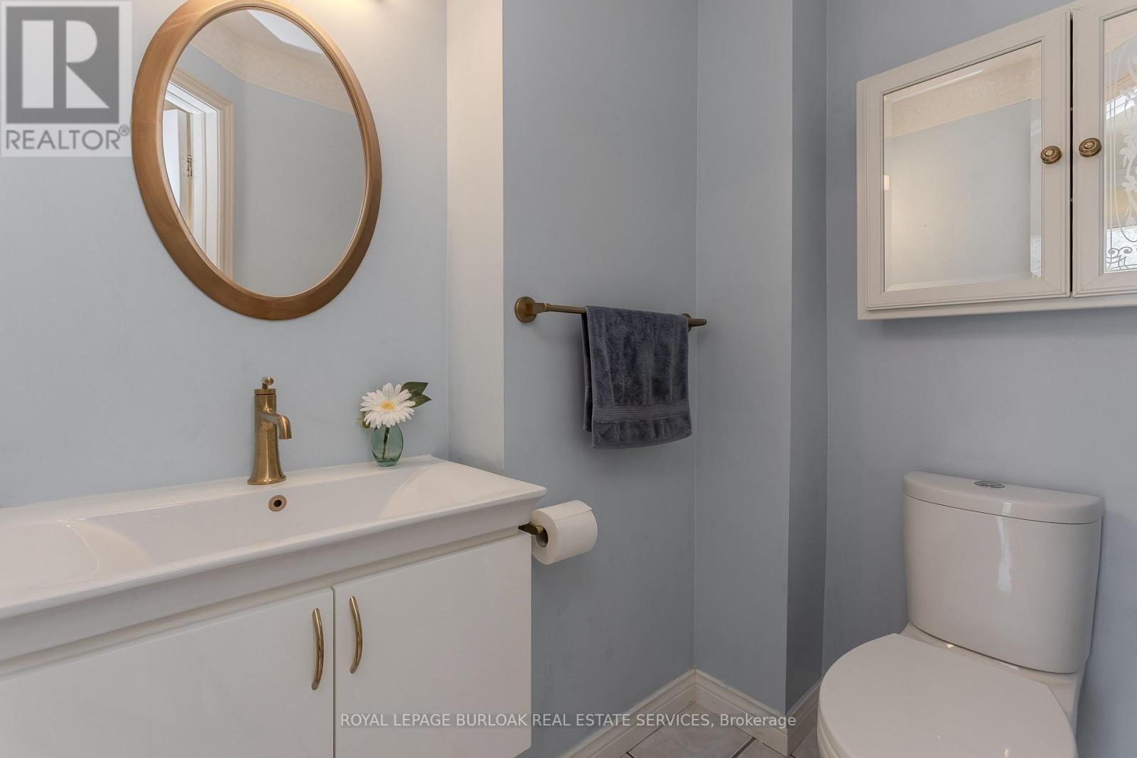 2010 Grovetree Lane, Burlington, ON - Indoor Photo Showing Bathroom