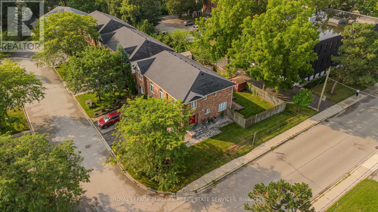 2010 Grovetree Lane, Burlington, ON - Outdoor With View