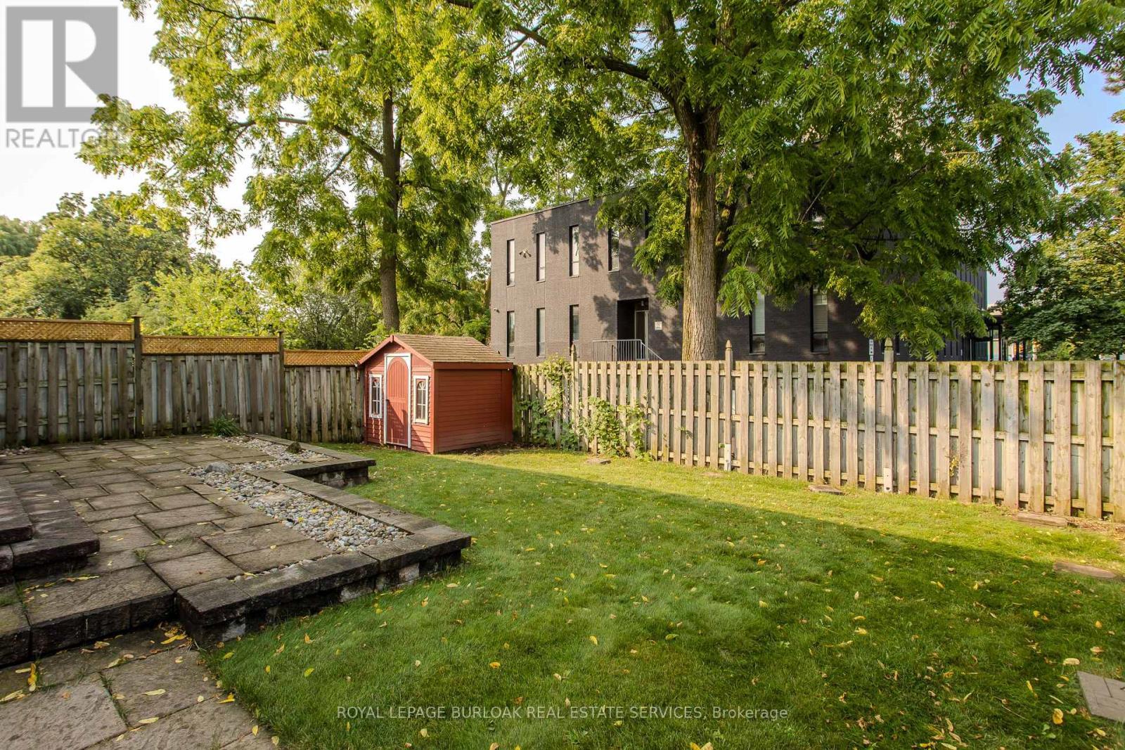 2010 Grovetree Lane, Burlington, ON - Outdoor