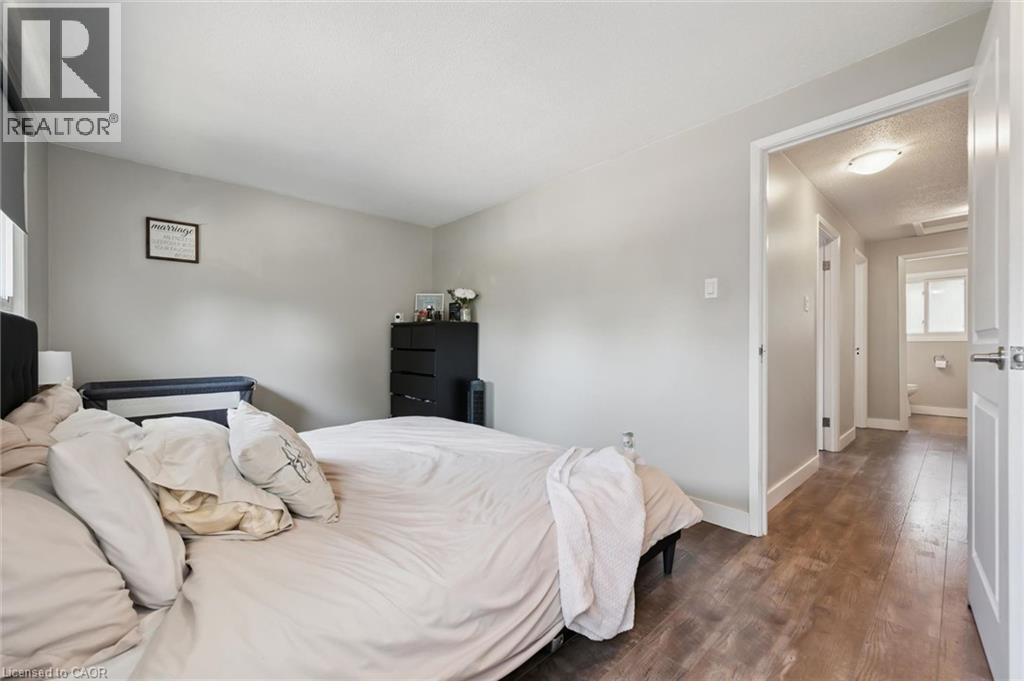Room featuring wood-finish flooring and light gray wall paint - 589 Elgin Street N, Cambridge, ON - Indoor Photo Showing Bedroom
