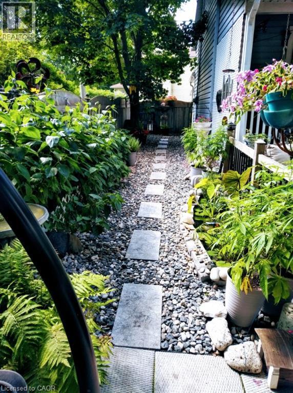 Landscaped side yard featuring a gravel pathway with stone pavers - 153 Montrose Street N, Cambridge, ON - Outdoor
