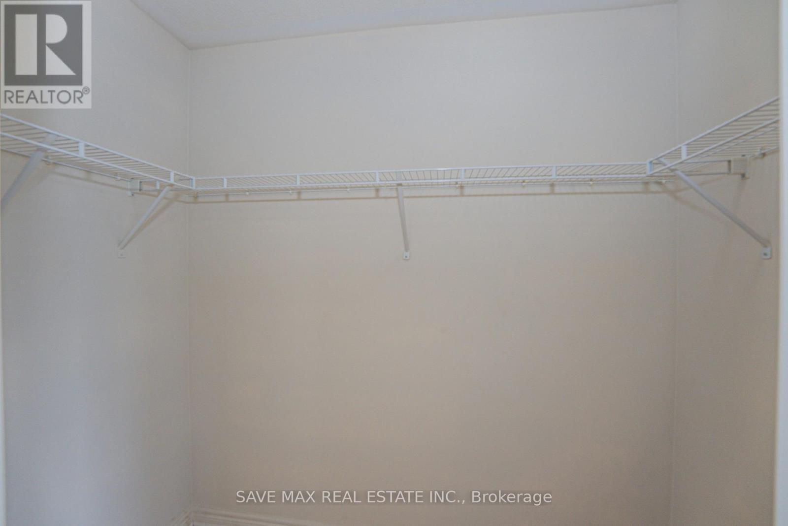410 Linden Drive, Cambridge, ON - Indoor With Storage