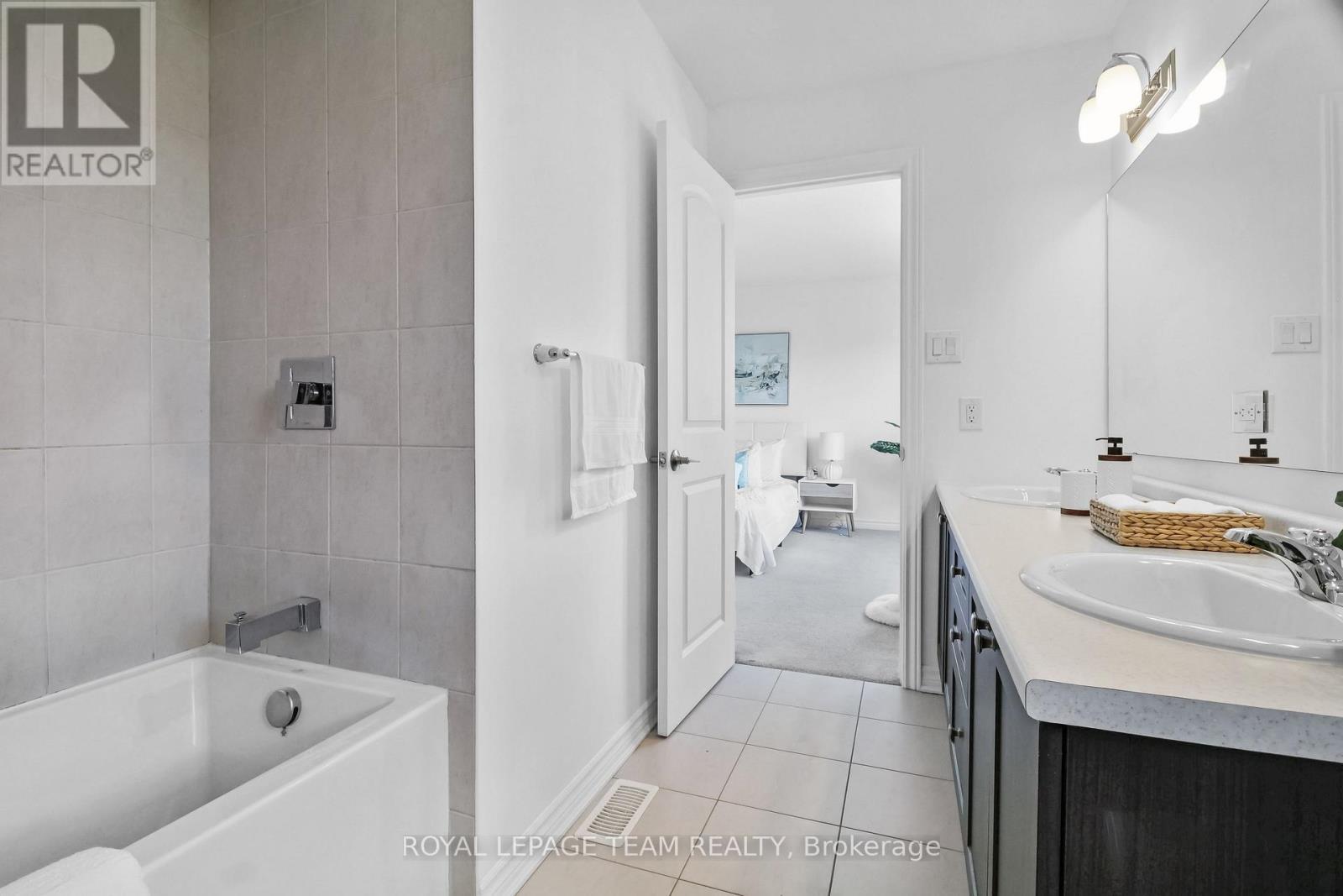 4852 Abbott Street E, Ottawa, ON - Indoor Photo Showing Bathroom