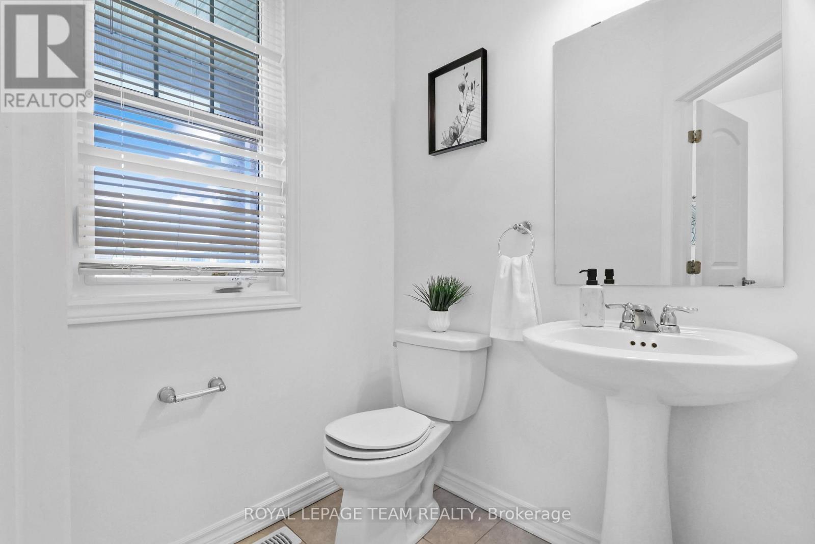 4852 Abbott Street E, Ottawa, ON - Indoor Photo Showing Bathroom