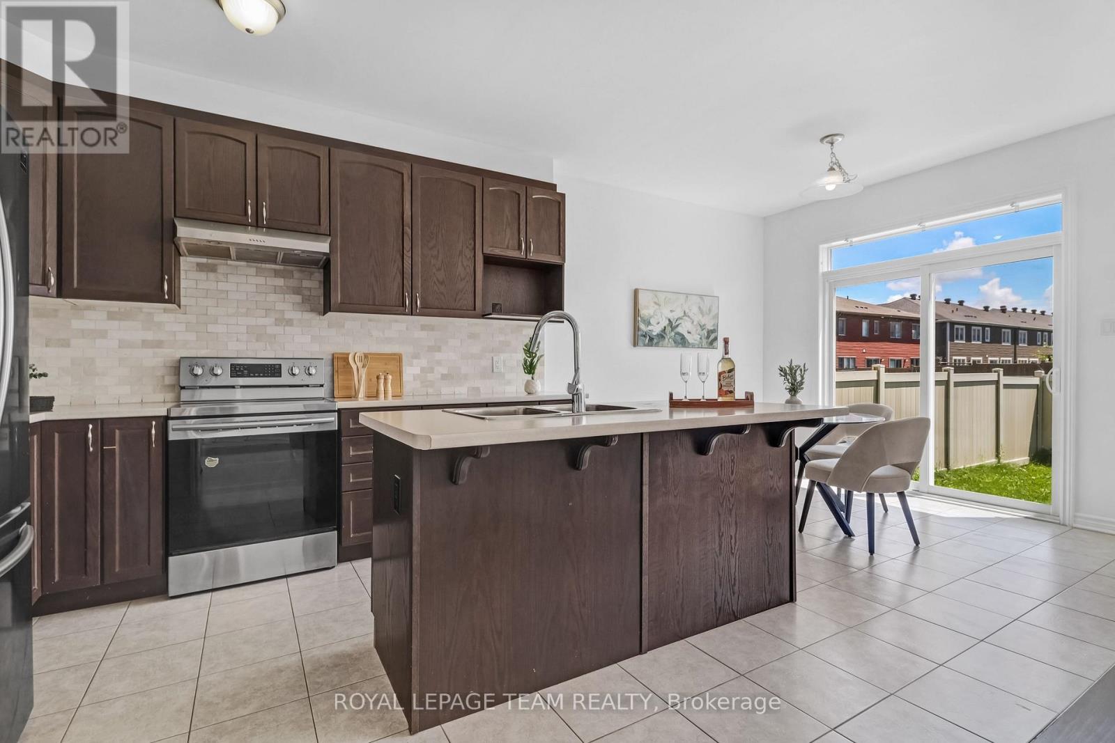 4852 Abbott Street E, Ottawa, ON - Indoor Photo Showing Kitchen